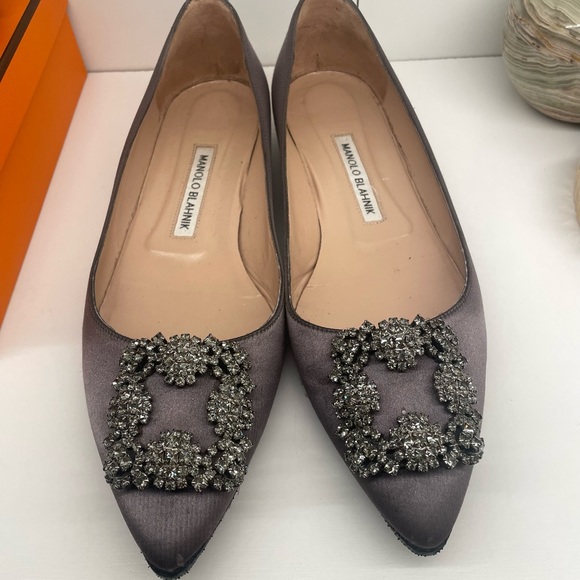 Hangisi Crystal Buckle Flat
MANOLO BLAHNIK - Picture 4 of 7